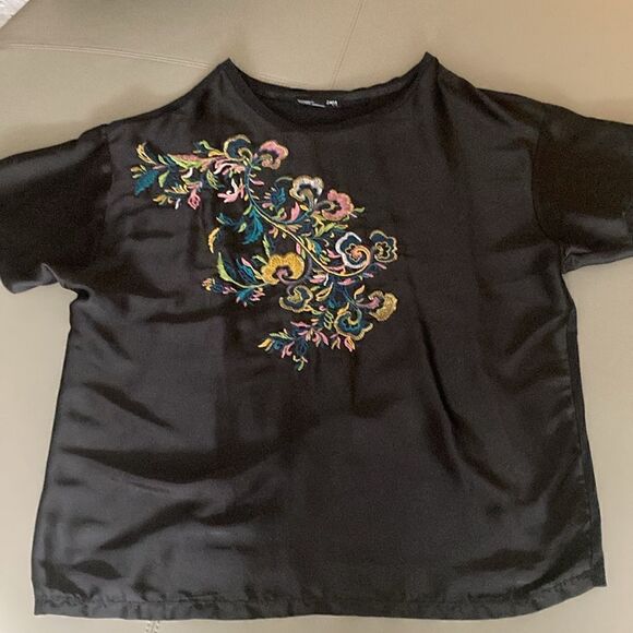 Zara Black Floral Embroidered Combined Fabric Short Sleeve T Shirt. Size Small. - Picture 5 of 7